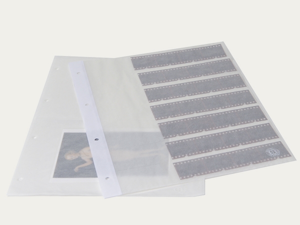 Pochettes en papier et en polyester à bordure perforée : – en papier translucide