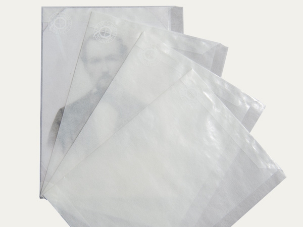 Pochettes en U : – en papier translucide
